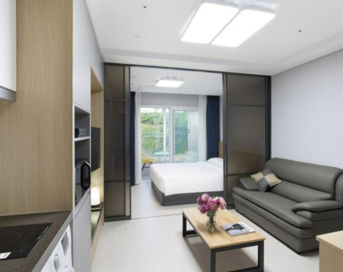 Yeosu Hotel First City ภายนอก รูปภาพ