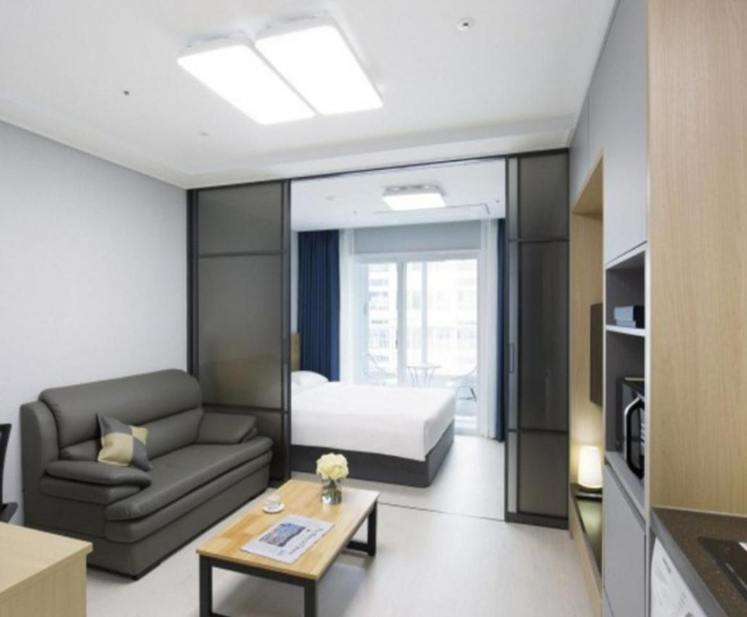 Yeosu Hotel First City ภายนอก รูปภาพ
