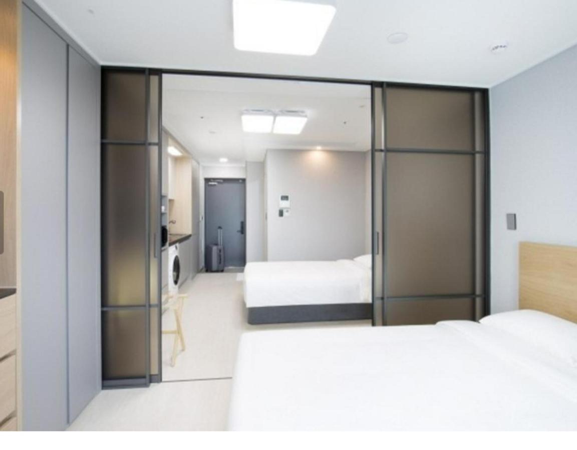 Yeosu Hotel First City ภายนอก รูปภาพ