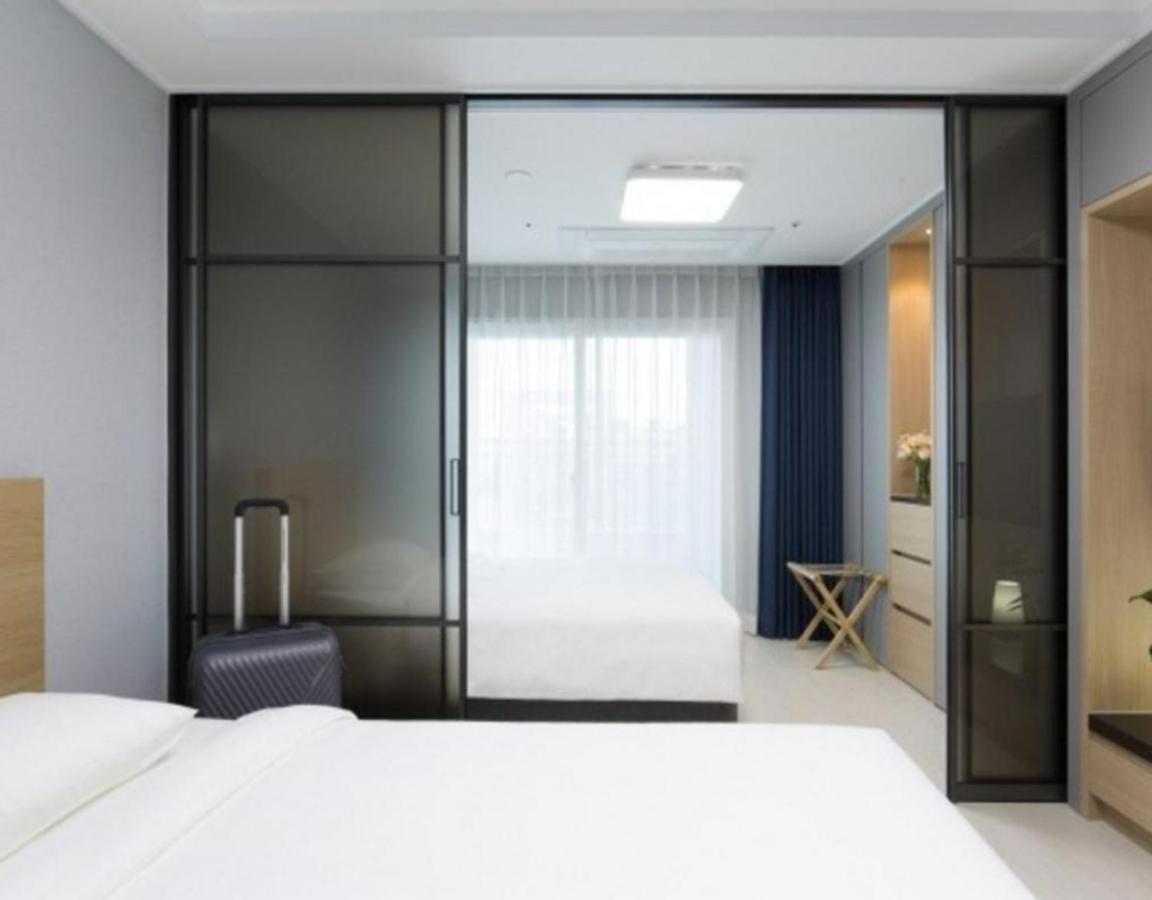 Yeosu Hotel First City ภายนอก รูปภาพ
