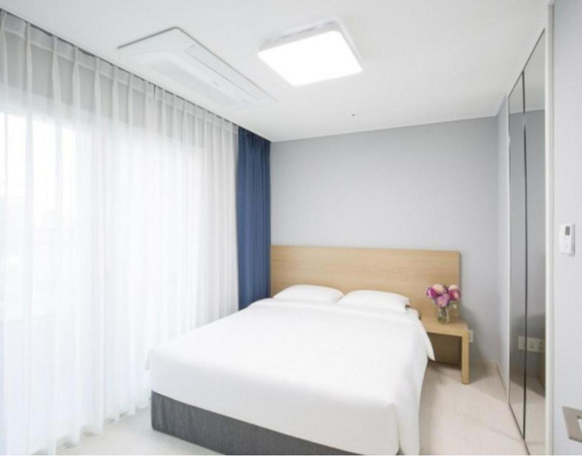 Yeosu Hotel First City ภายนอก รูปภาพ