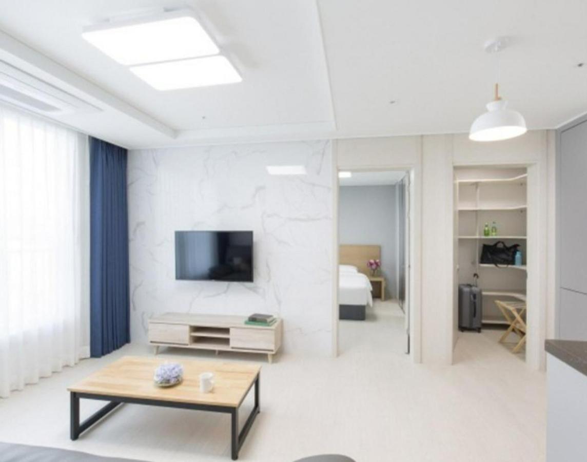 Yeosu Hotel First City ภายนอก รูปภาพ