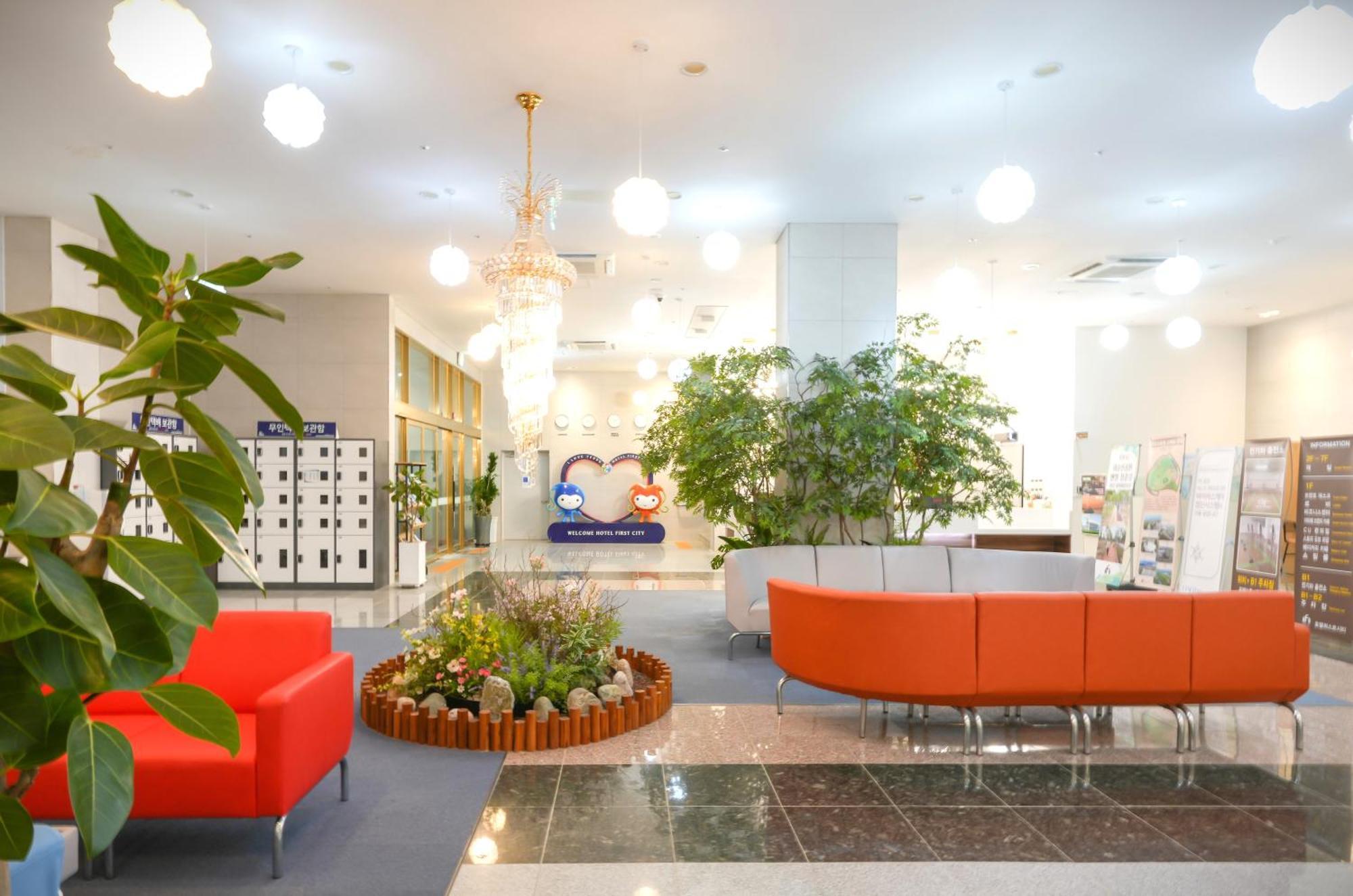 Yeosu Hotel First City ภายนอก รูปภาพ