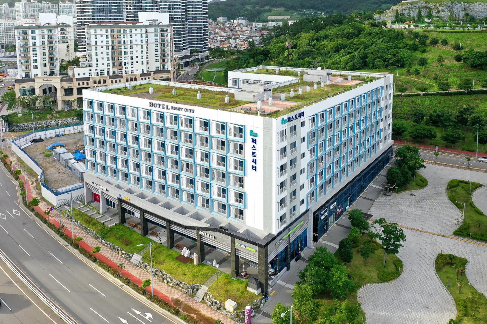 Yeosu Hotel First City ภายนอก รูปภาพ