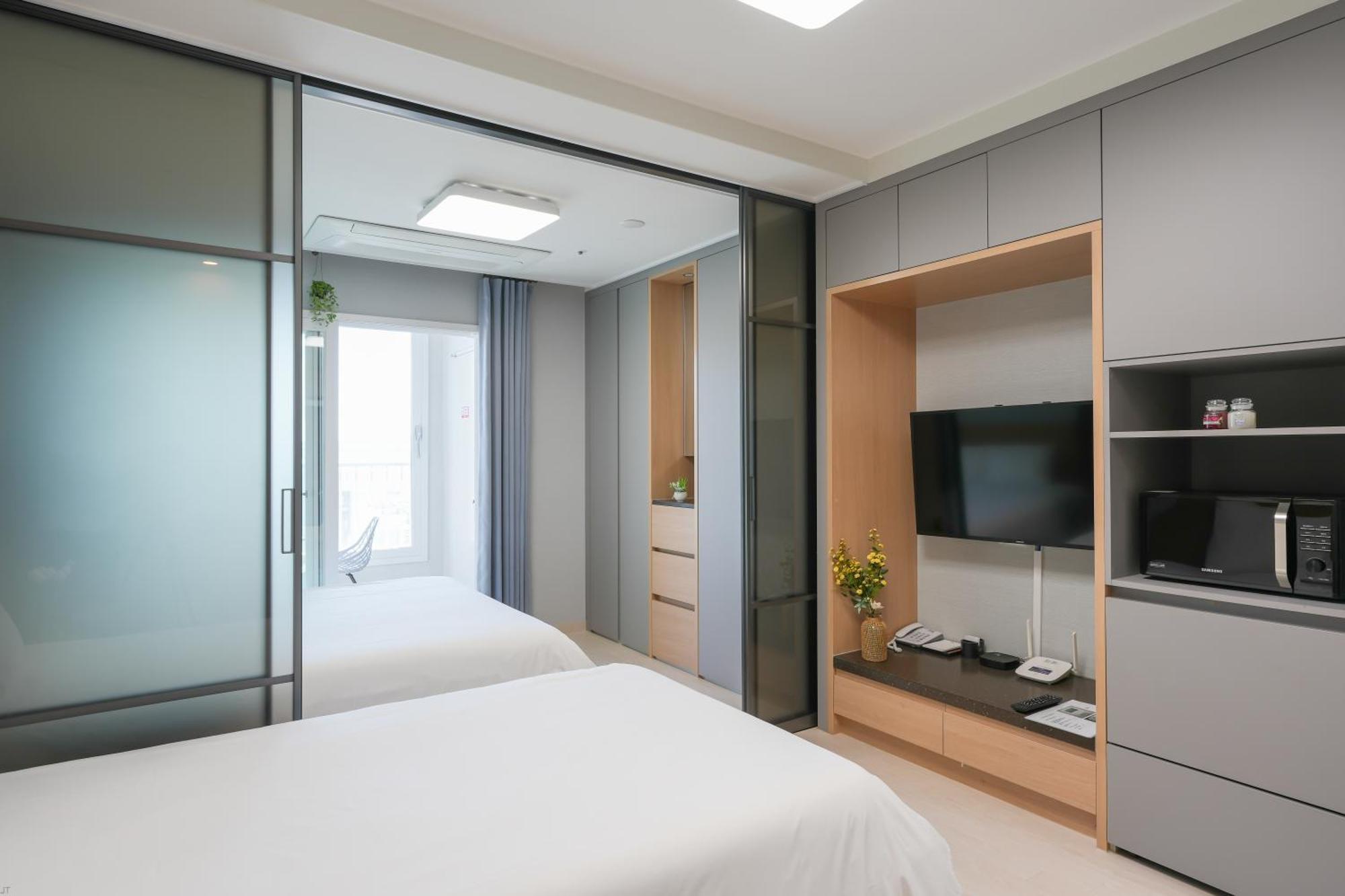Yeosu Hotel First City ภายนอก รูปภาพ