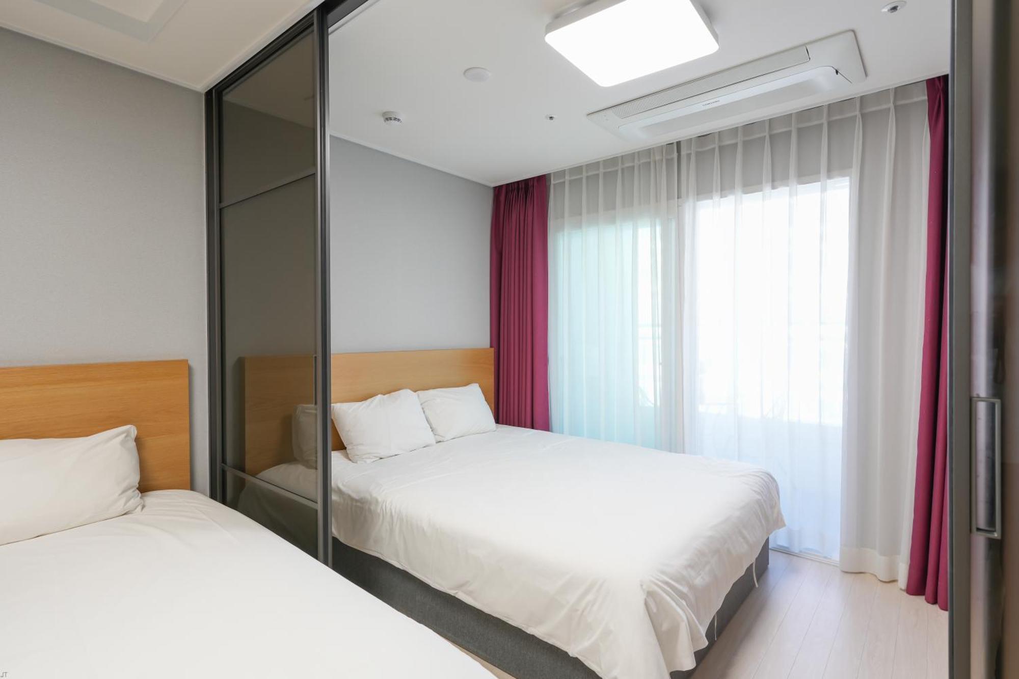 Yeosu Hotel First City ภายนอก รูปภาพ