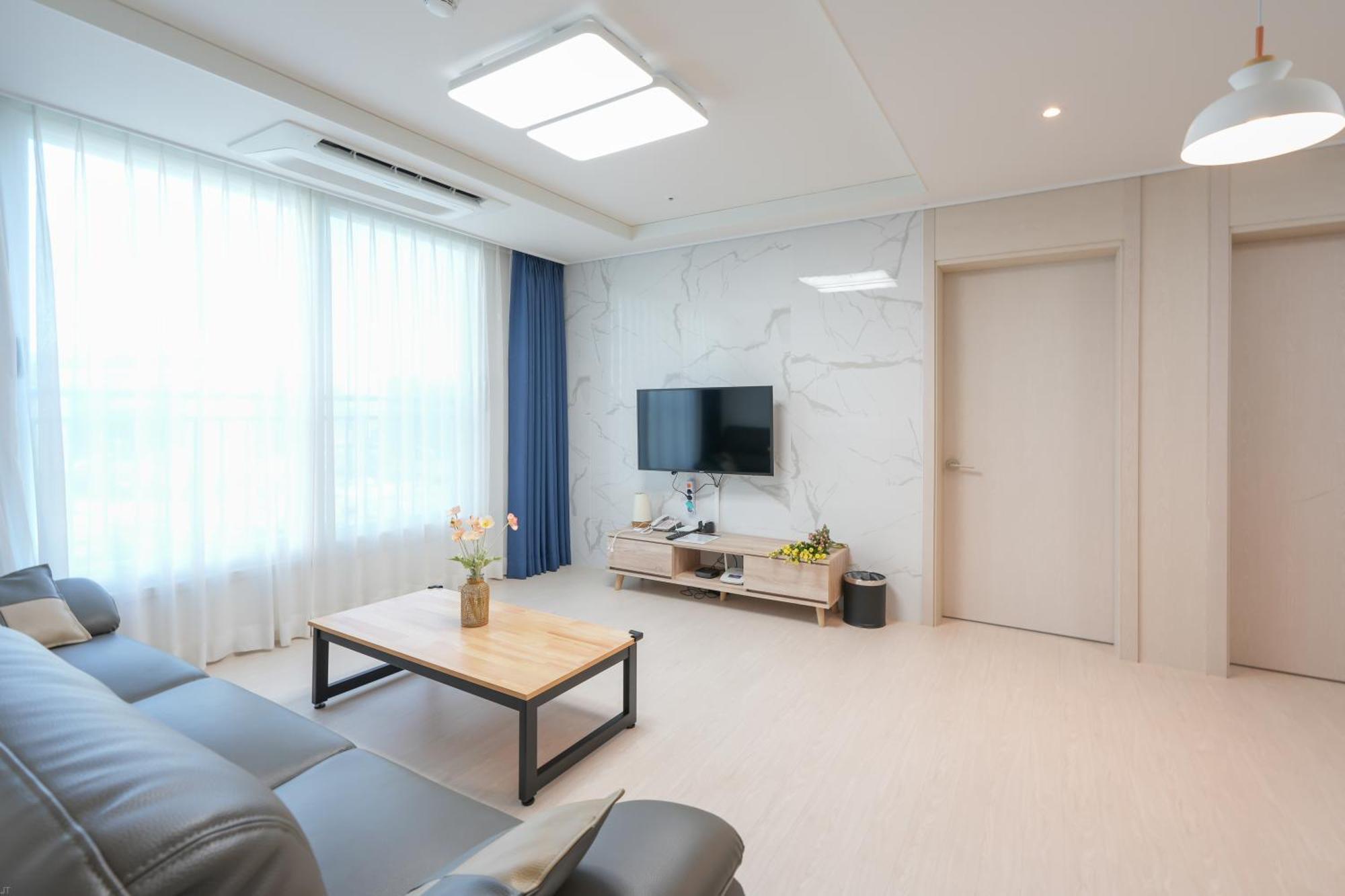 Yeosu Hotel First City ภายนอก รูปภาพ