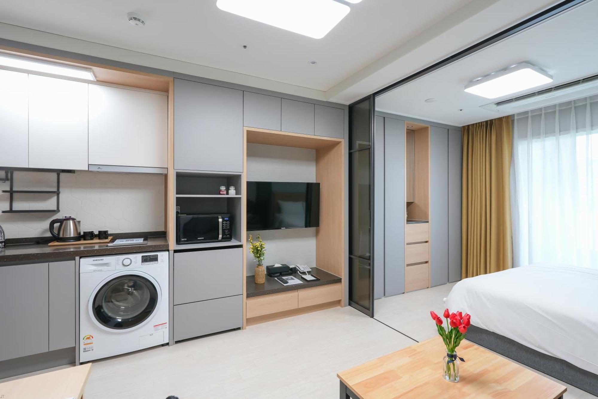 Yeosu Hotel First City ภายนอก รูปภาพ