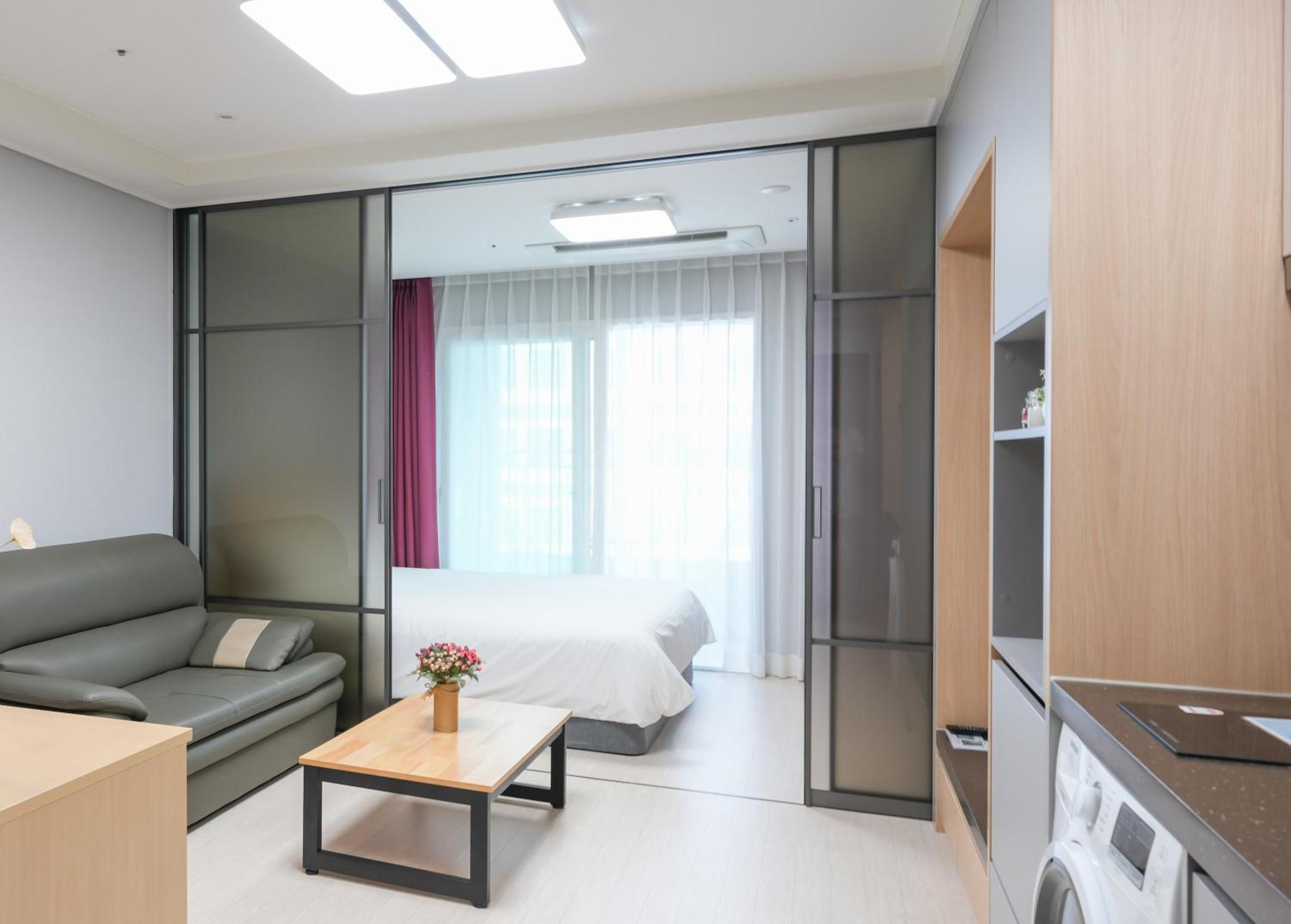 Yeosu Hotel First City ภายนอก รูปภาพ