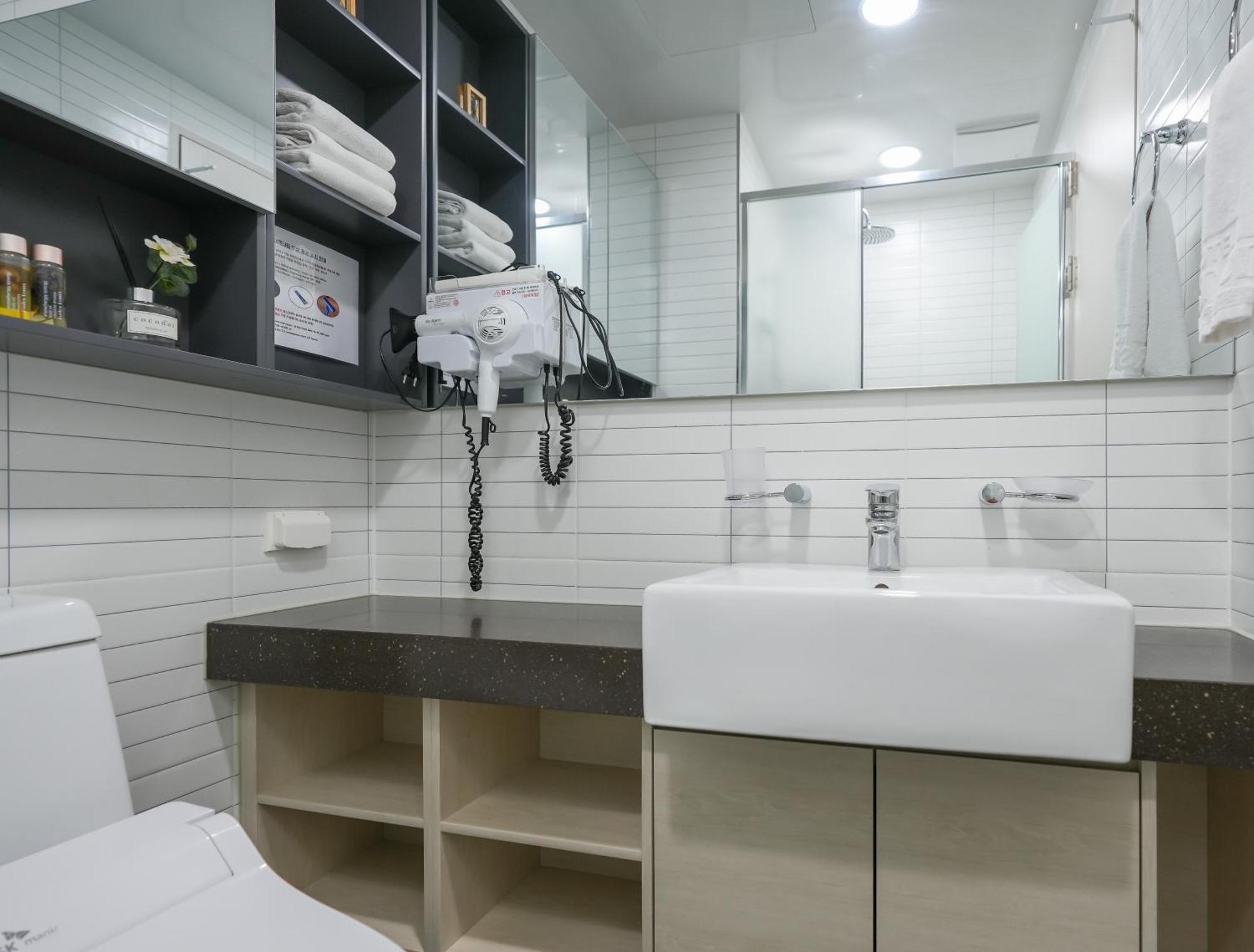 Yeosu Hotel First City ภายนอก รูปภาพ